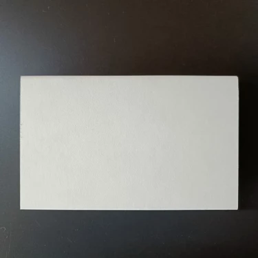 Surplinthe Blanche - h.100 x ép.25 x L.2400 mm - Bord carré